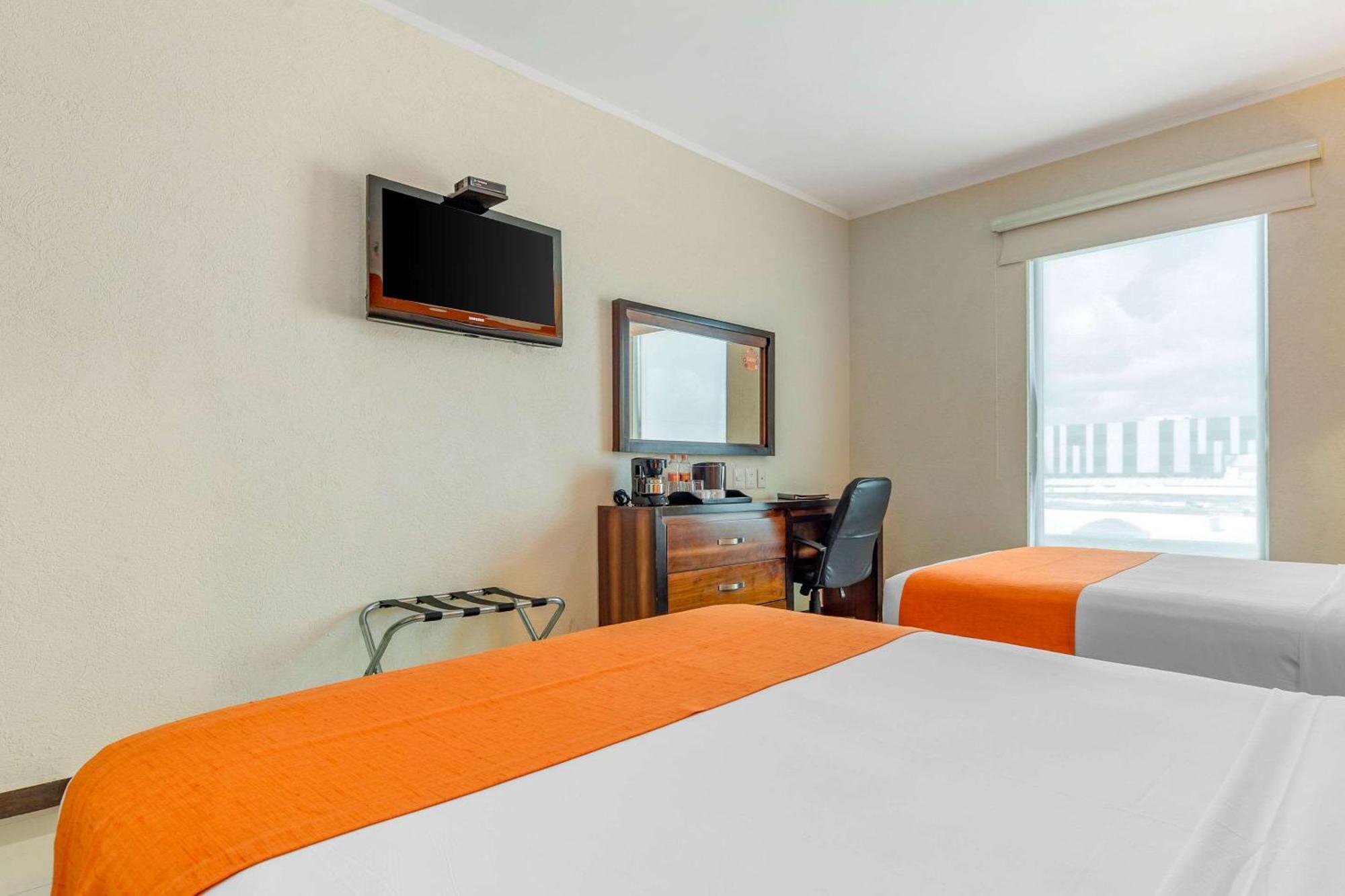 Comfort Inn Cancun Aeropuerto Exteriör bild